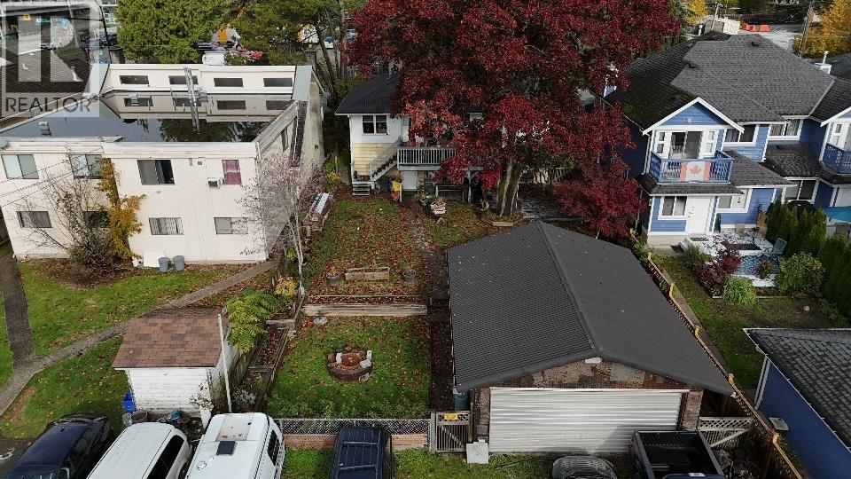 313 E 13TH STREET, North Vancouver