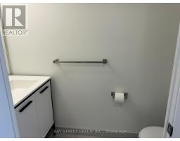612 - 185 Deerfield Drive, Newmarket, ON L3Y0G7 Photo 16