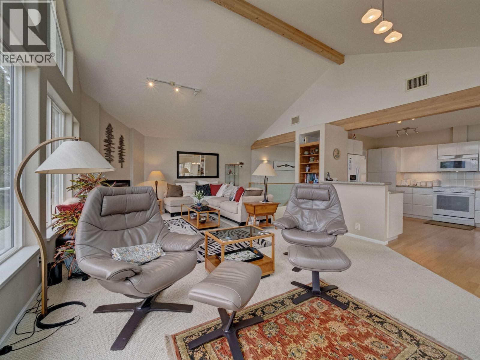 6484 N GALE AVENUE, Sechelt