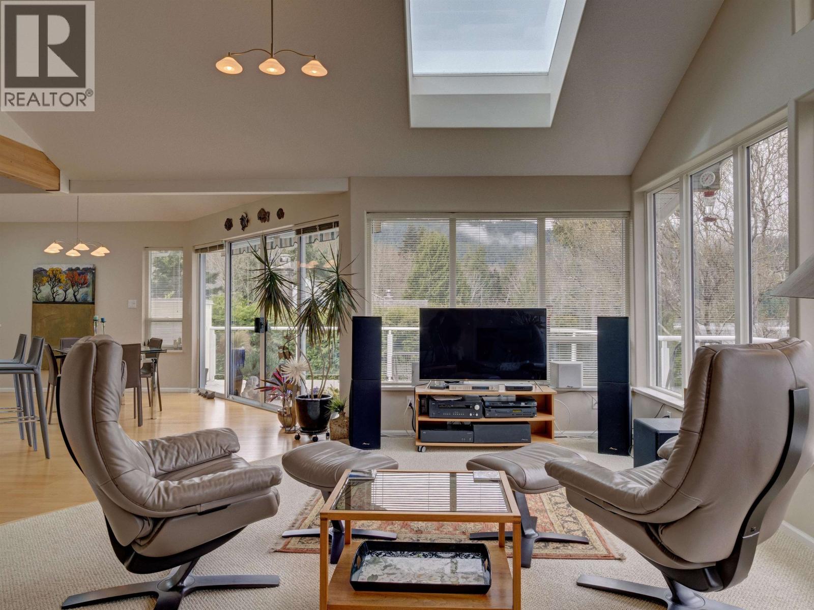 6484 N GALE AVENUE, Sechelt