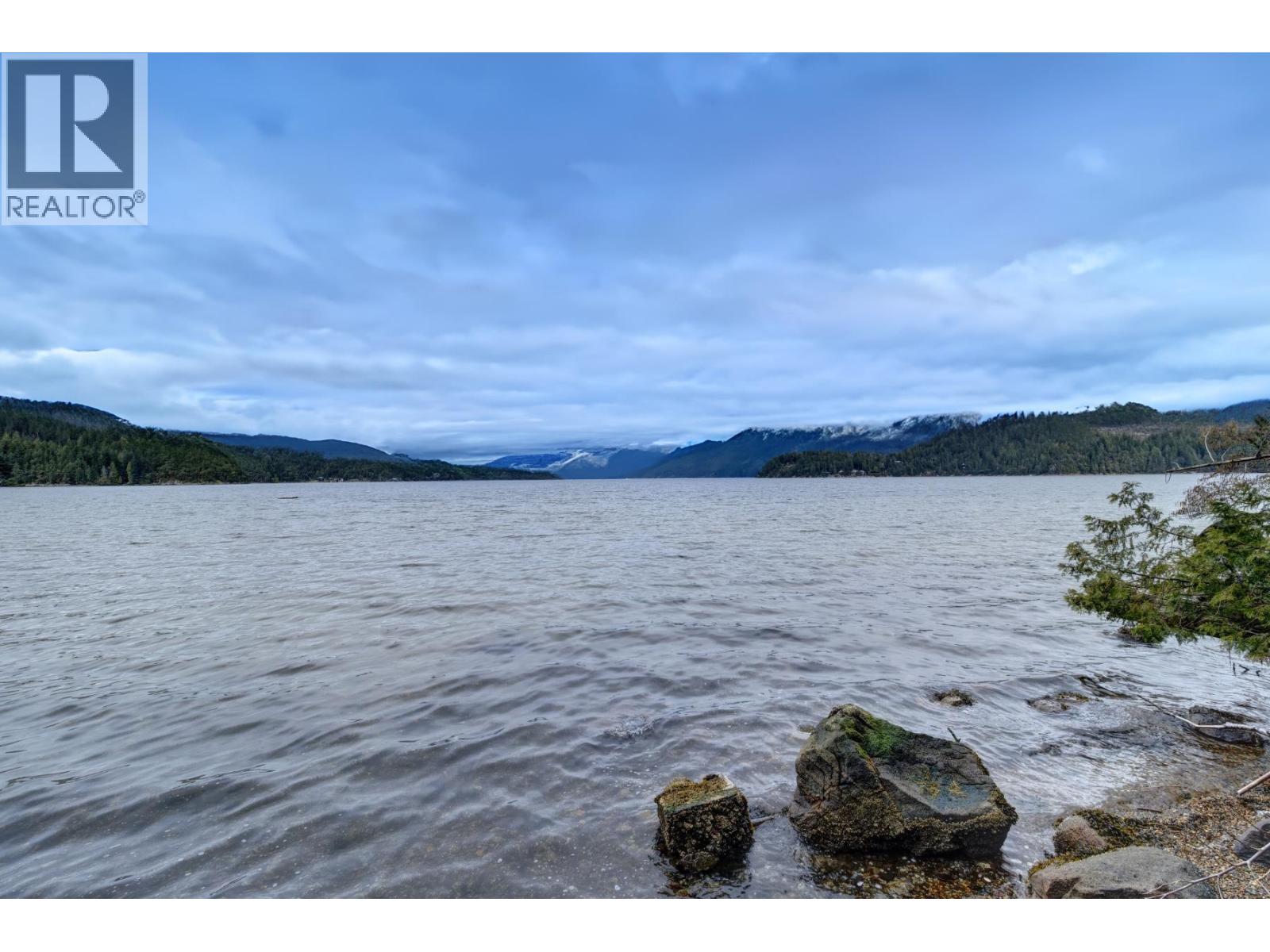 6484 N GALE AVENUE, Sechelt