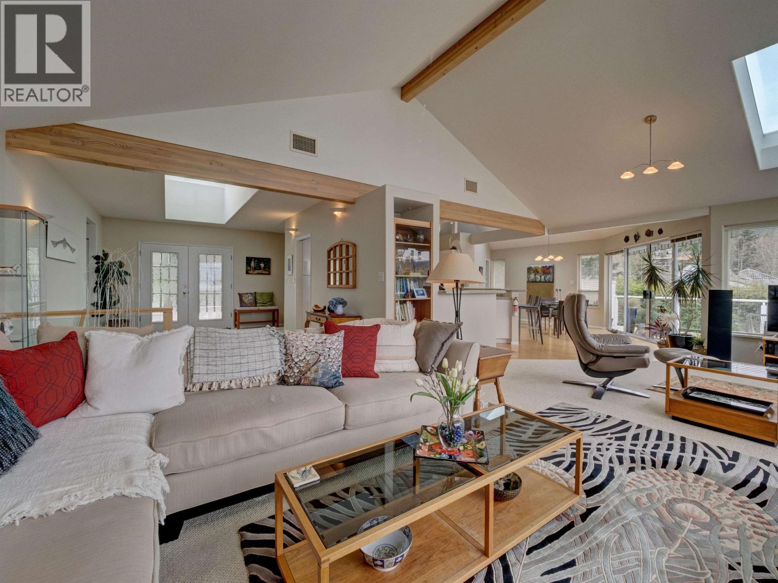 6484 N GALE AVENUE, Sechelt