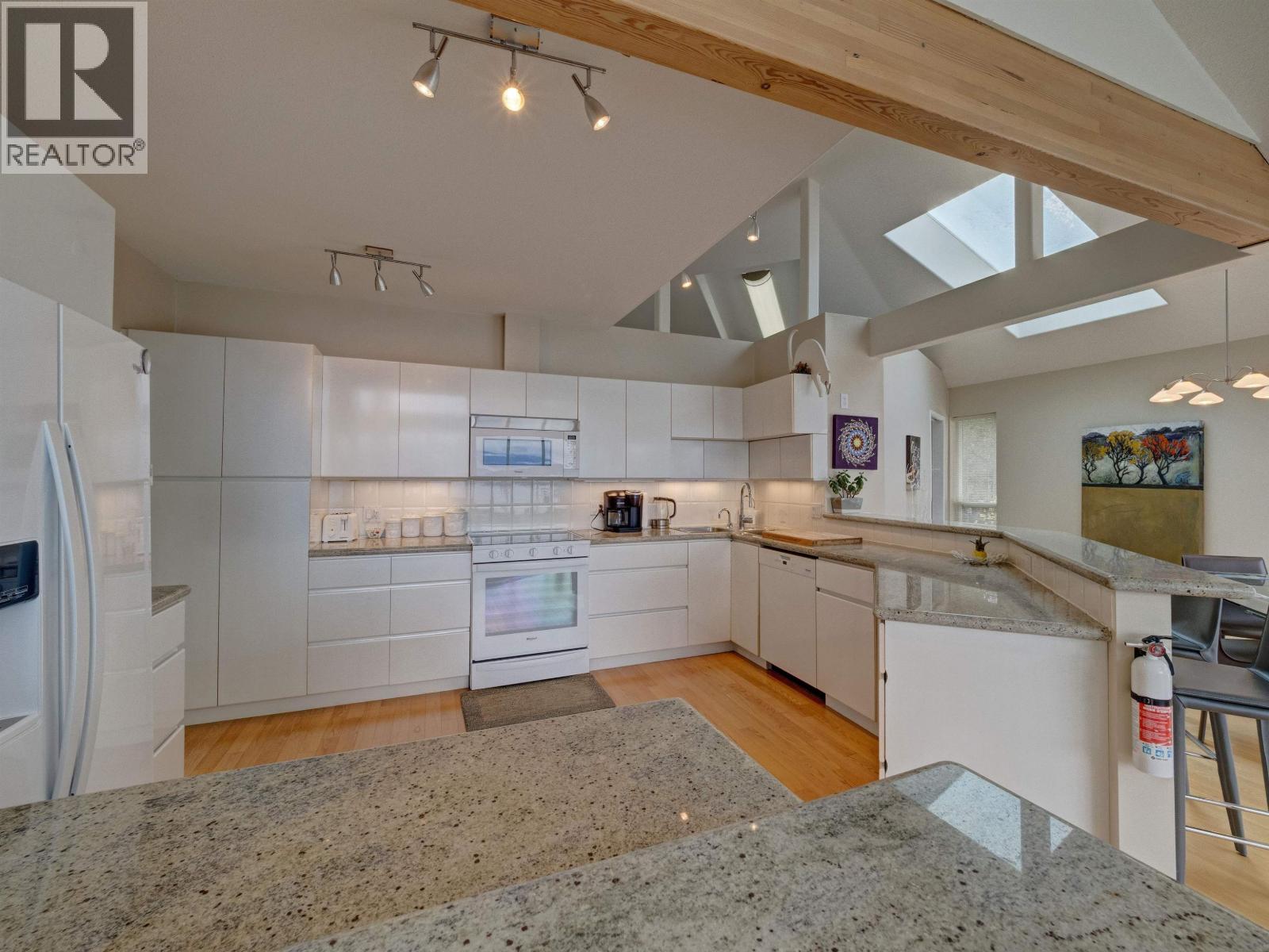 6484 N GALE AVENUE, Sechelt
