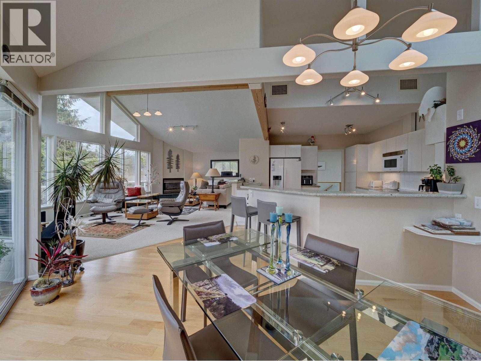 6484 N GALE AVENUE, Sechelt