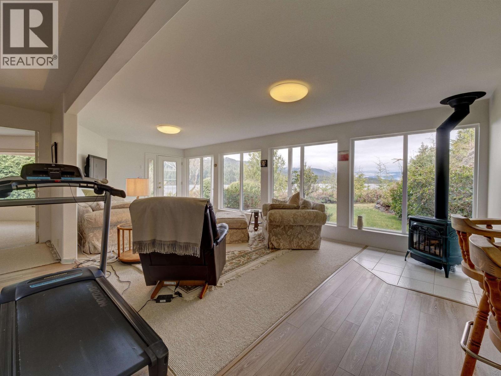 6484 N GALE AVENUE, Sechelt