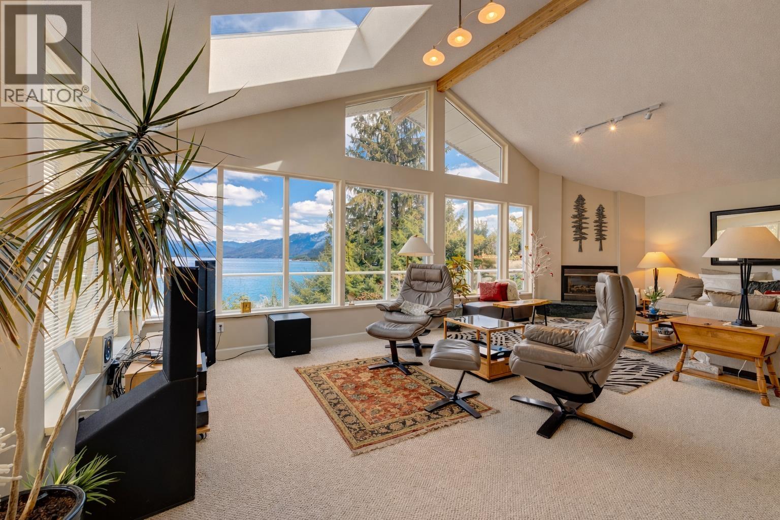 6484 N GALE AVENUE, Sechelt