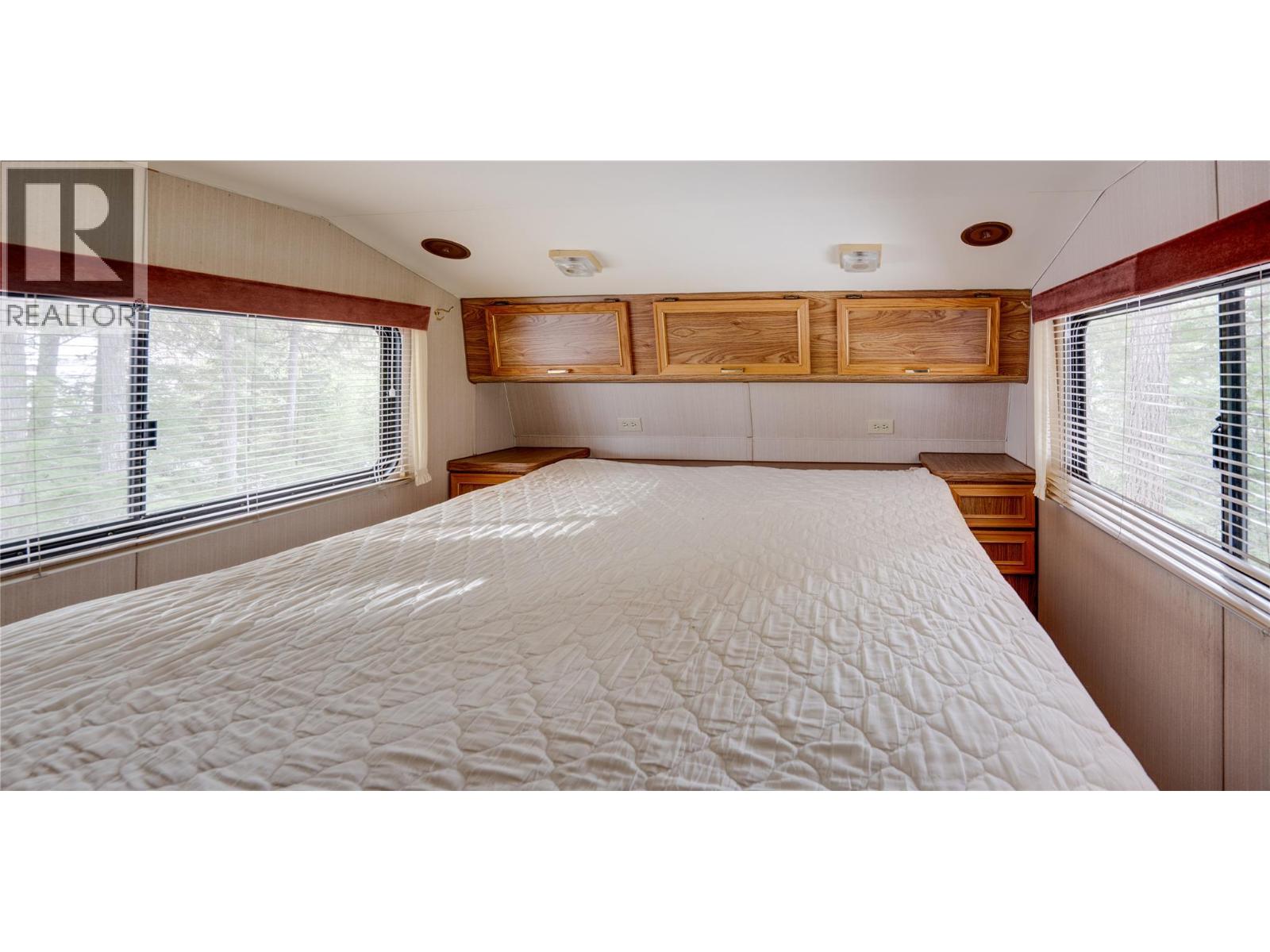 3215 Lumby Mabel Lake Road - 52