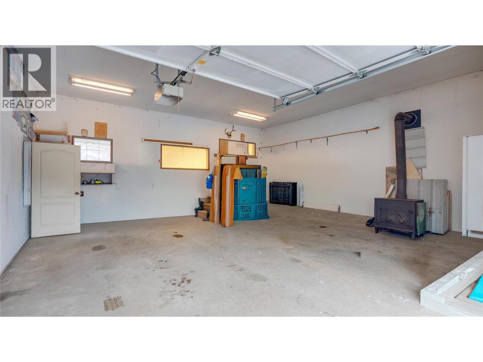 3215 Lumby Mabel Lake Road - 58