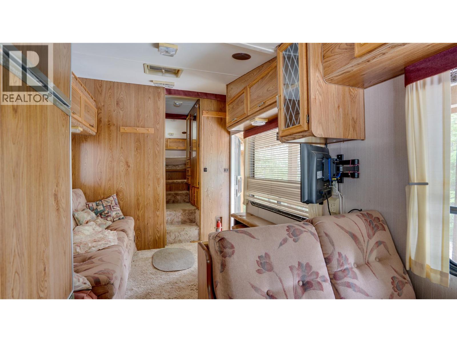 3215 Lumby Mabel Lake Road - 53
