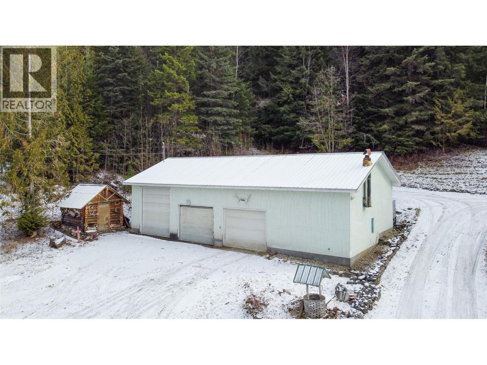 3215 Lumby Mabel Lake Road - 56