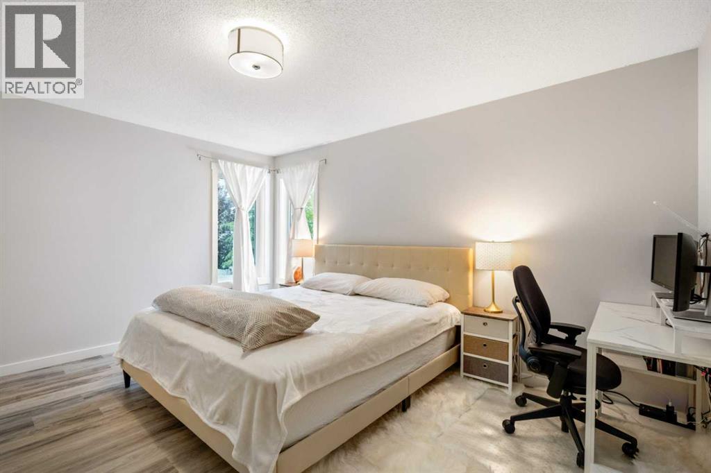 Single Family House Bi-level for Sale in  Hawkstone Drive NW Hawkwood Calgary 