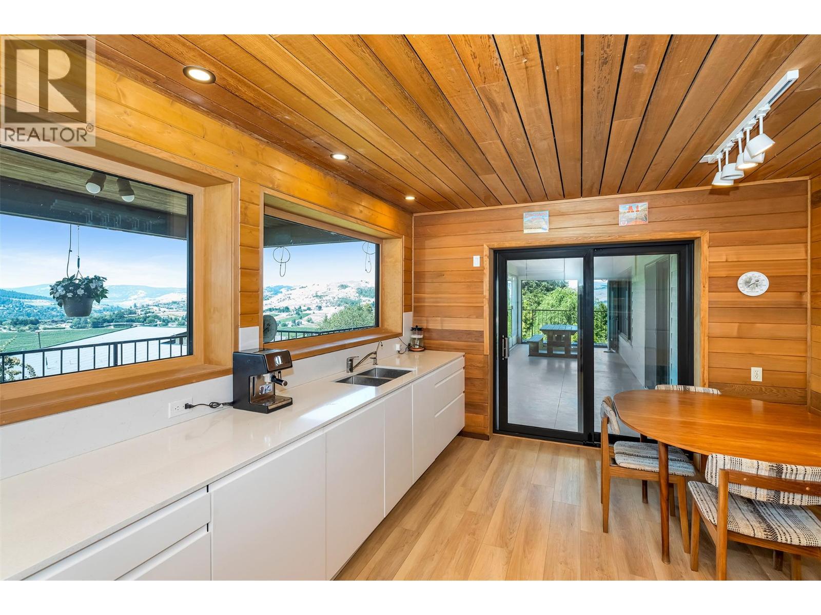 460 Crestview Drive, Coldstream