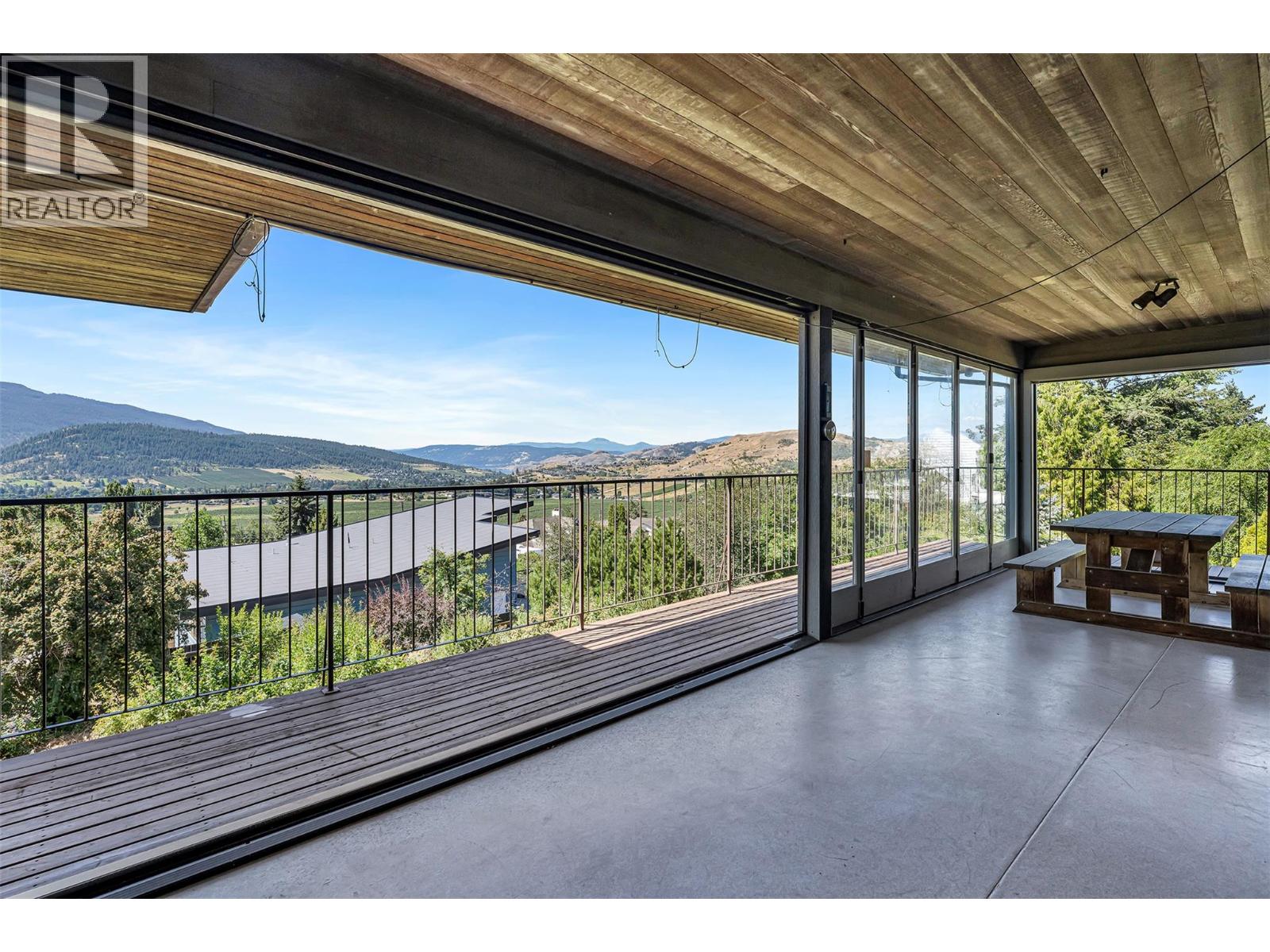 460 Crestview Drive, Coldstream