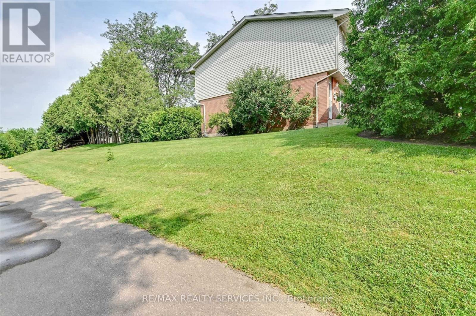 #56 1250 JALNA BOULEVARD - 34