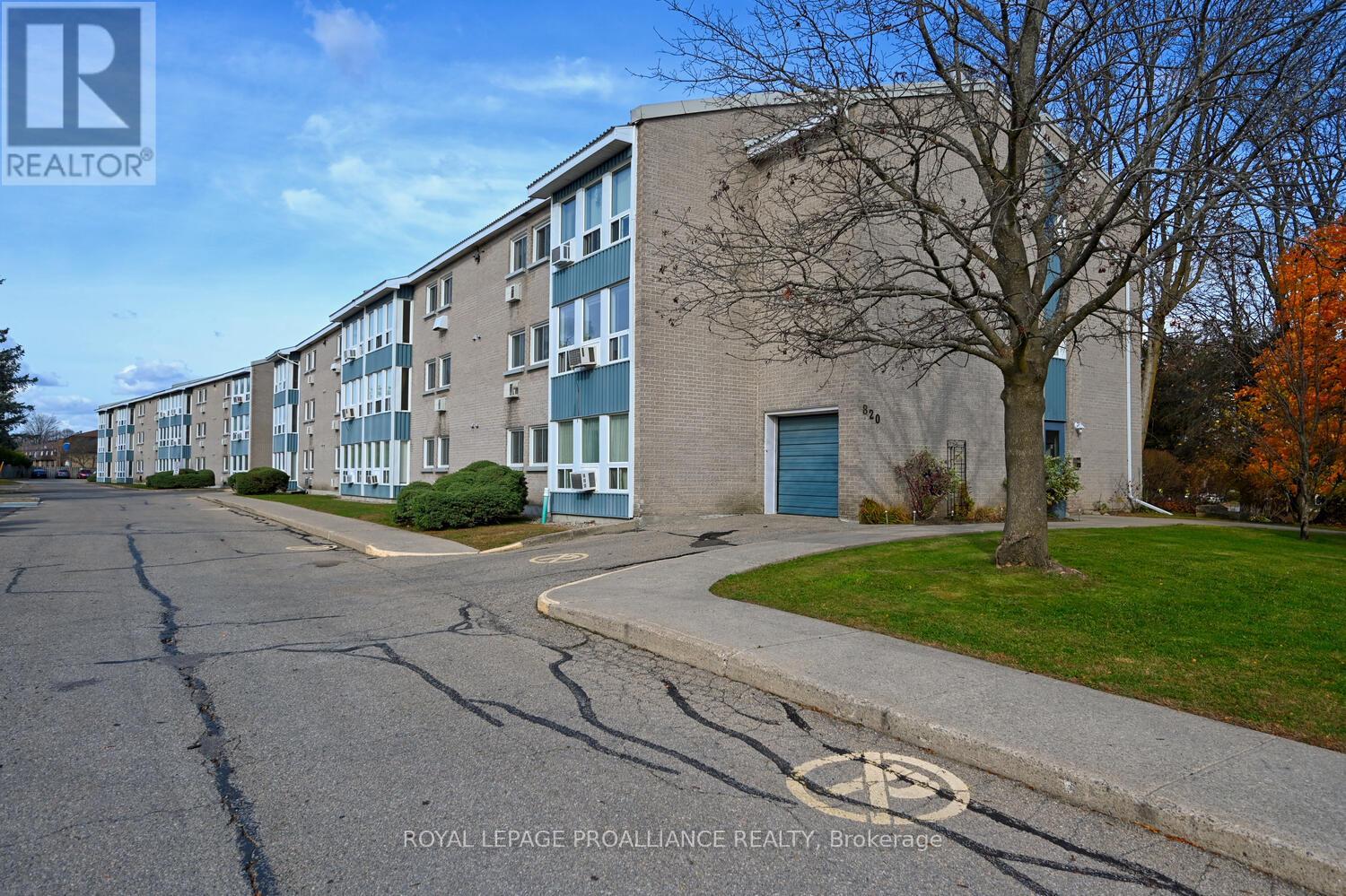 #205 820 LAURIER BOULEVARD - 2