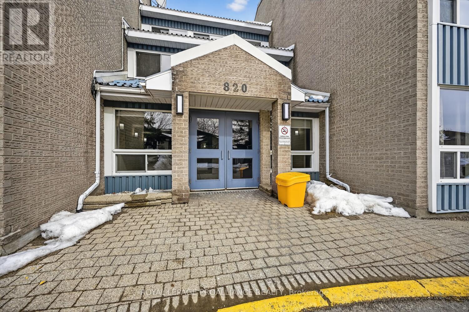 #205 820 LAURIER BOULEVARD - 3