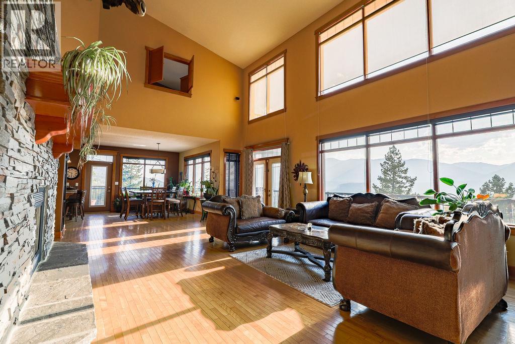 4931 MOUNTAIN VIEW Drive, Fairmont Hot Springs