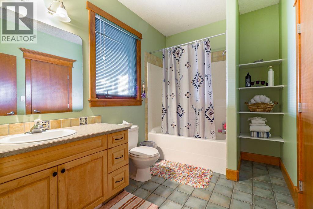 4931 MOUNTAIN VIEW Drive, Fairmont Hot Springs