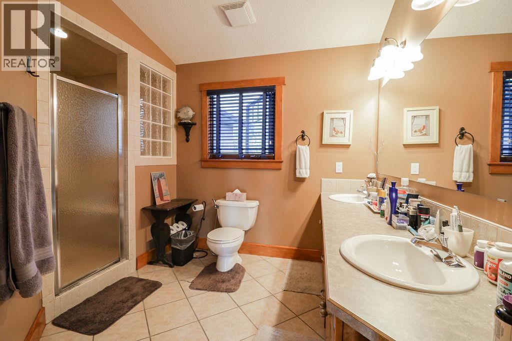 4931 MOUNTAIN VIEW Drive, Fairmont Hot Springs