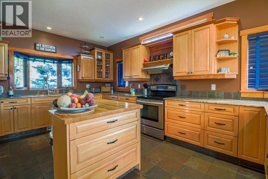 4931 MOUNTAIN VIEW Drive, Fairmont Hot Springs