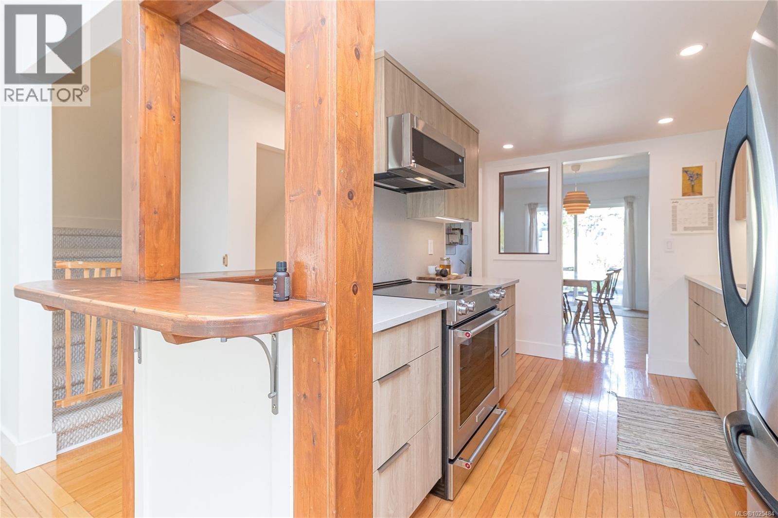 #13 6172 Alington Rd - 14