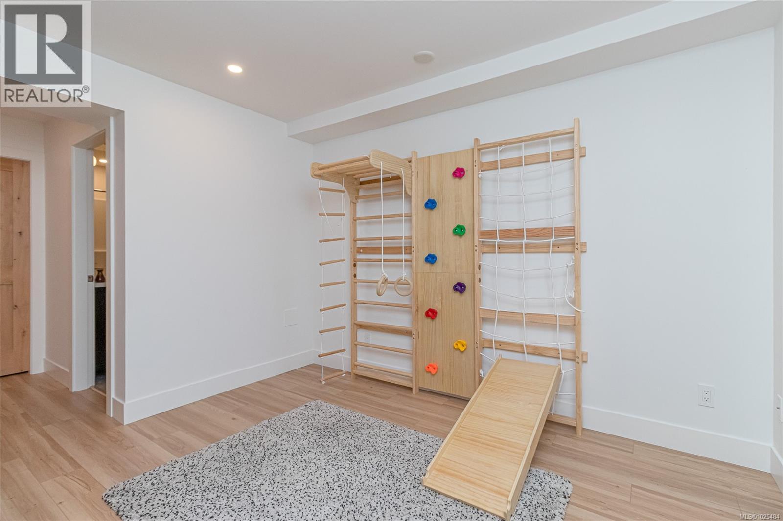 #13 6172 ALINGTON RD - 26