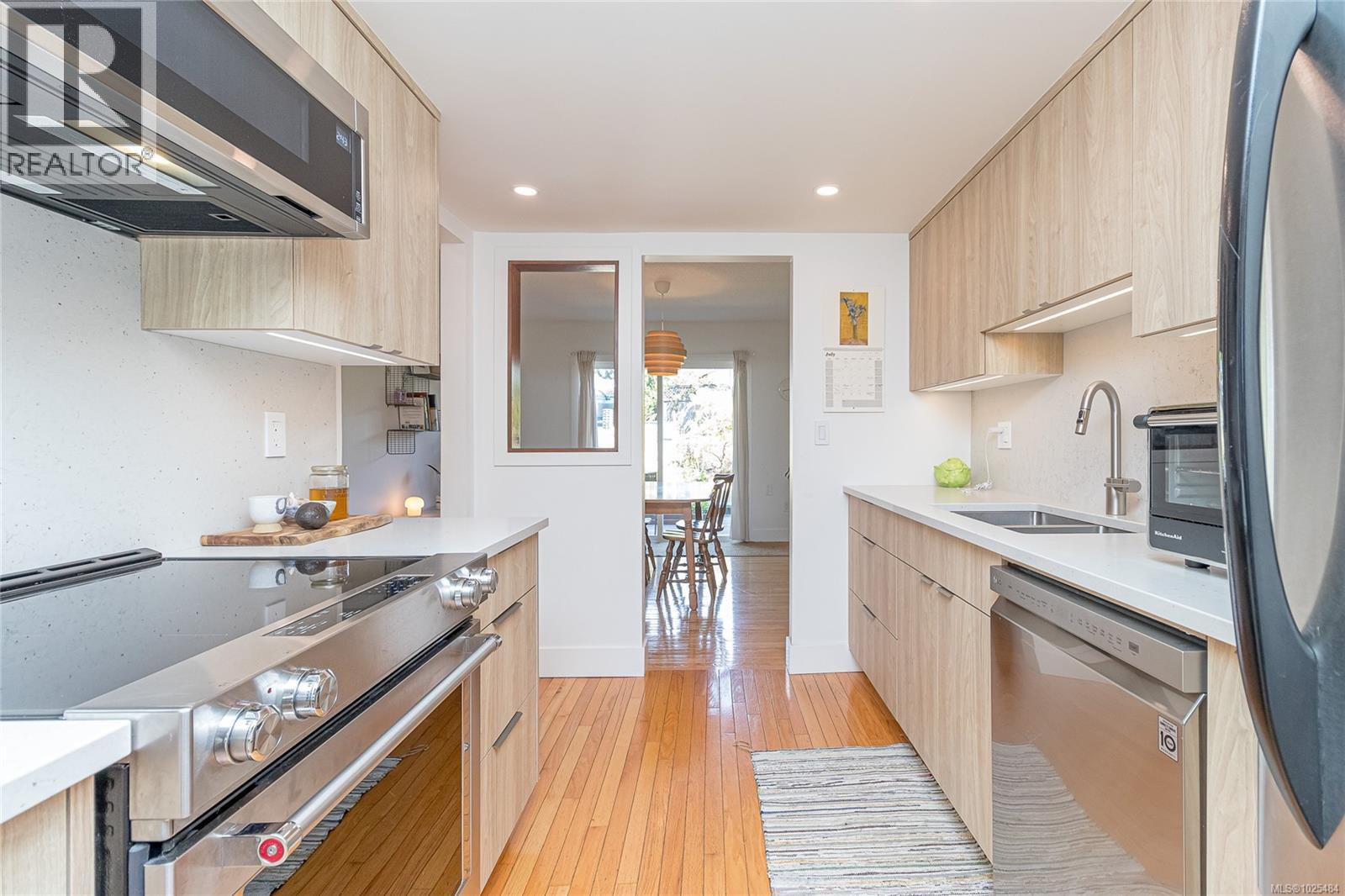 #13 6172 Alington Rd - 2