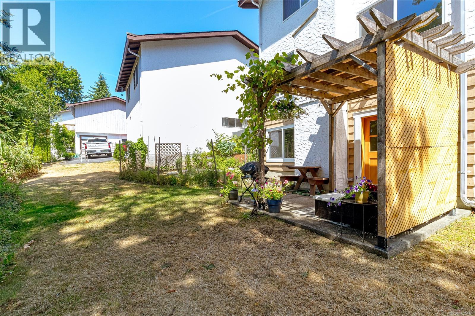 #13 6172 Alington Rd - 36
