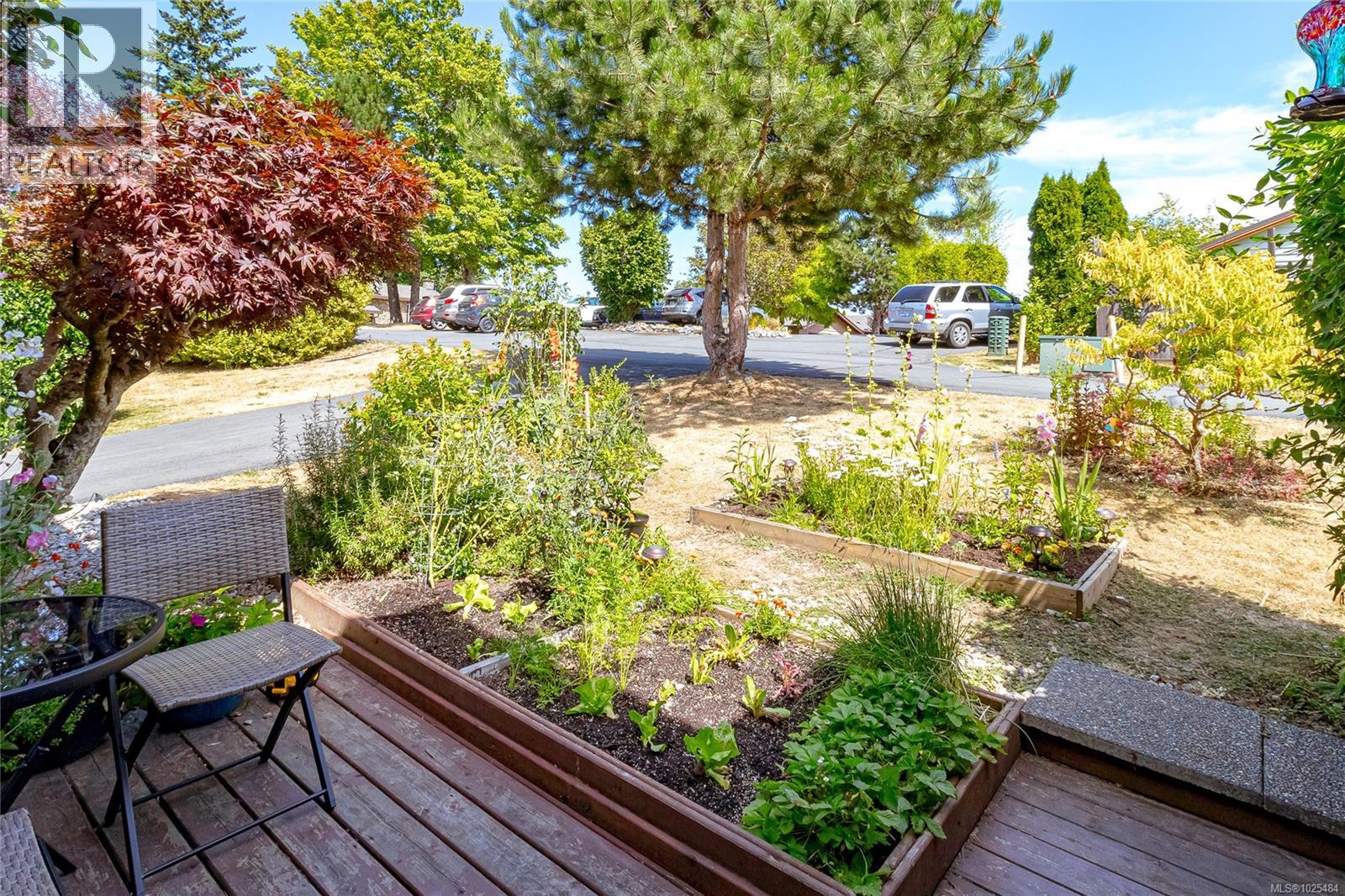 #13 6172 Alington Rd - 31