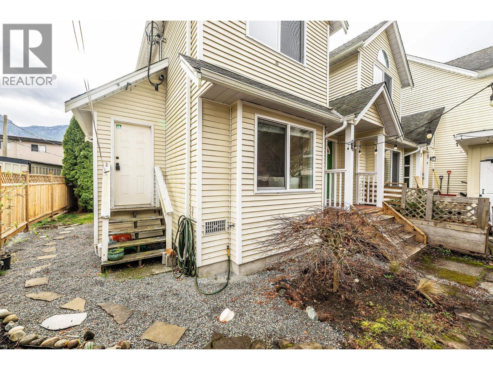 1 38468 WILSON CRESCENT, Squamish