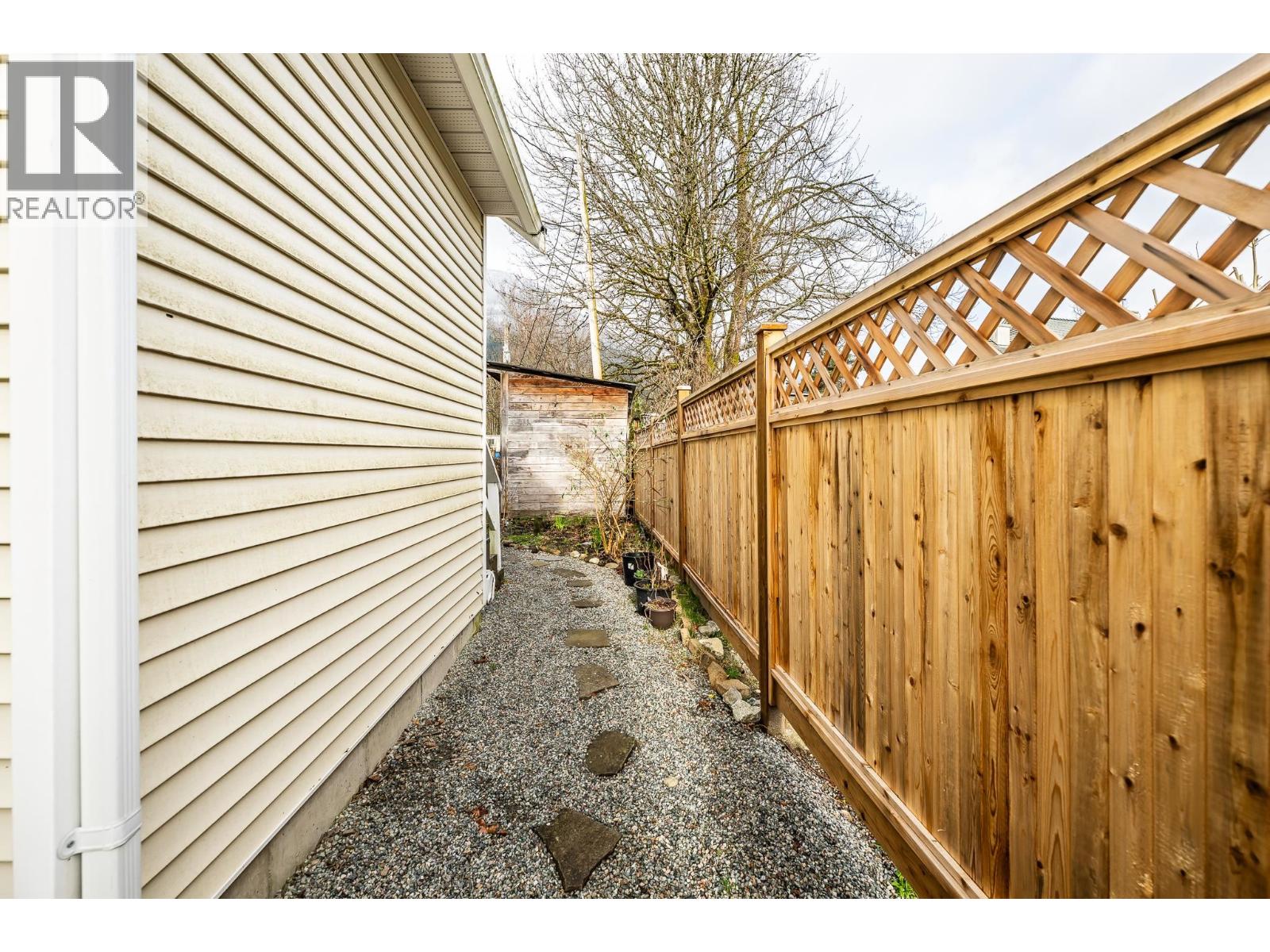 1 38468 WILSON CRESCENT, Squamish