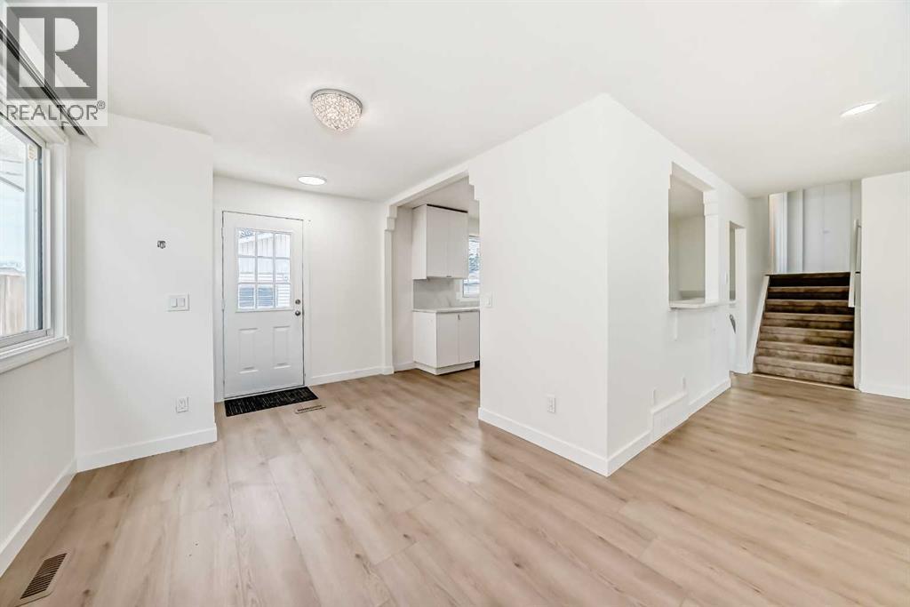 Single Family House 4 Level for Sale in  Rundleridge Drive NE Rundle Calgary 