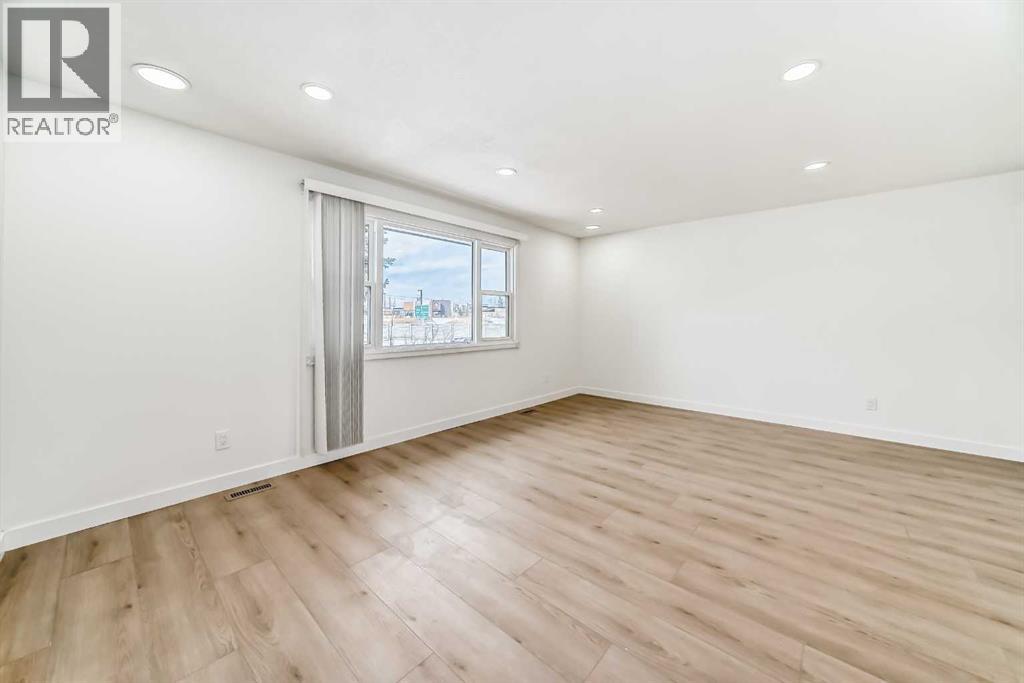 Single Family House 4 Level for Sale in  Rundleridge Drive NE Rundle Calgary 