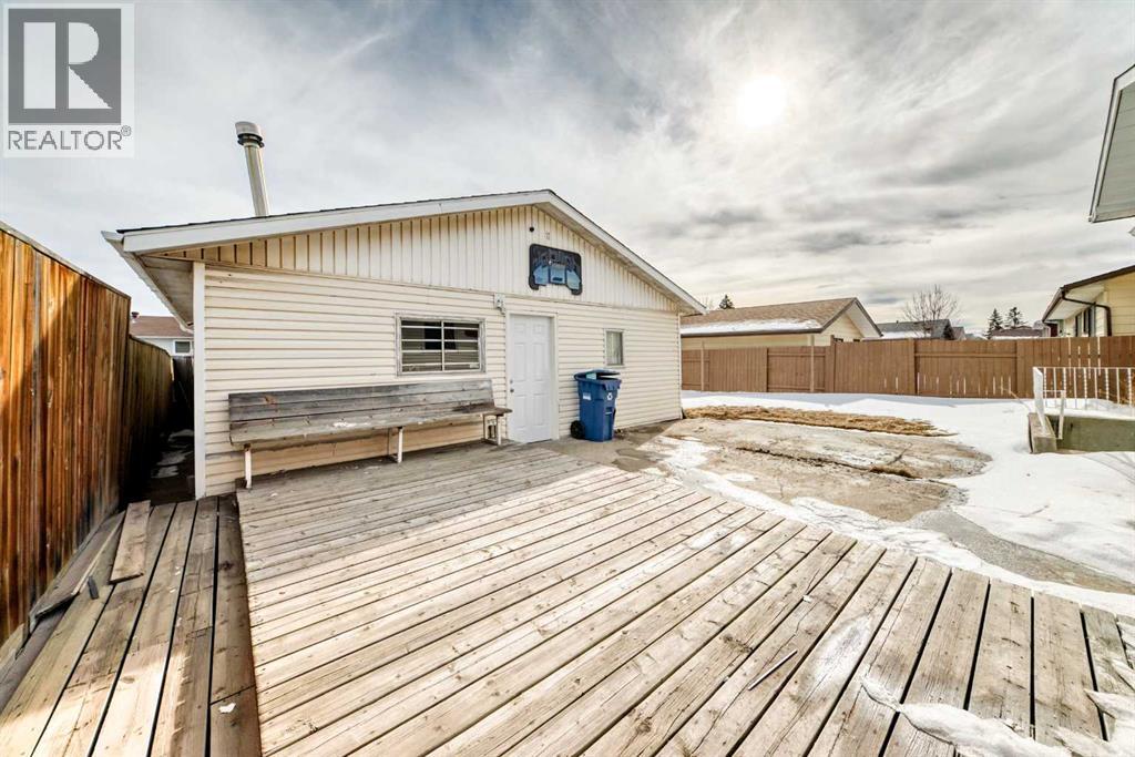 Single Family House 4 Level for Sale in  Rundleridge Drive NE Rundle Calgary 