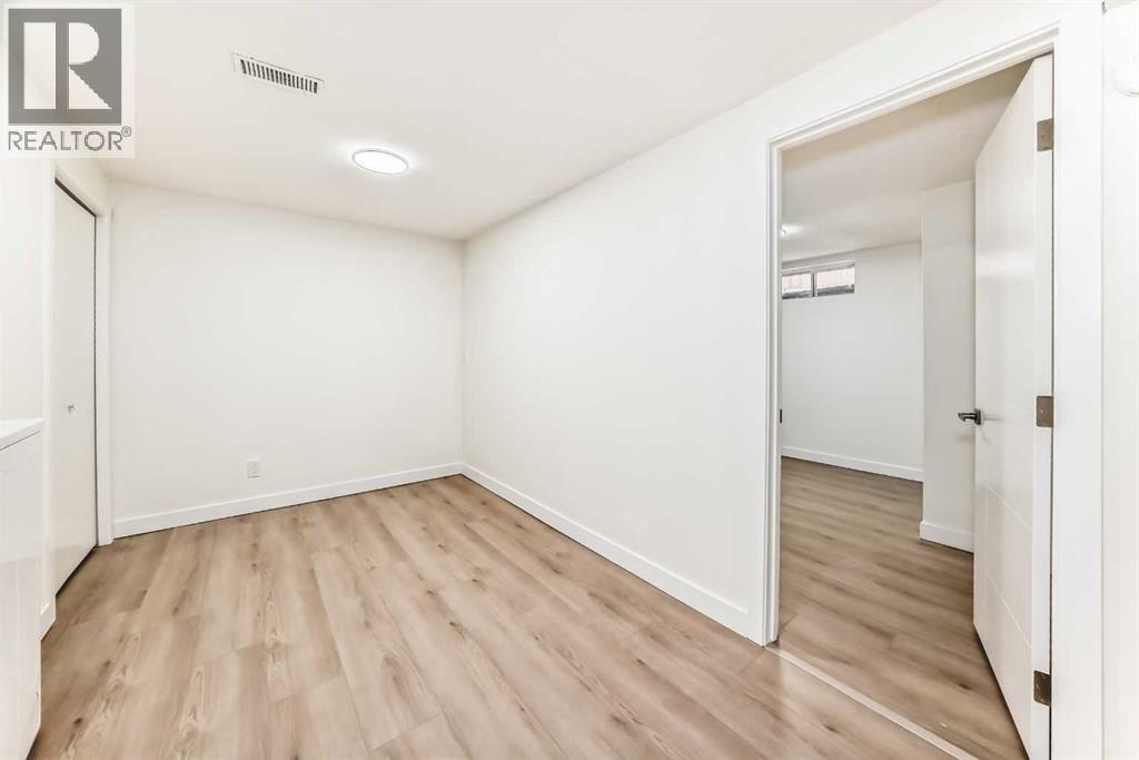 Single Family House 4 Level for Sale in  Rundleridge Drive NE Rundle Calgary 