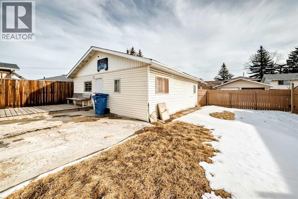 Single Family House 4 Level for Sale in  Rundleridge Drive NE Rundle Calgary 