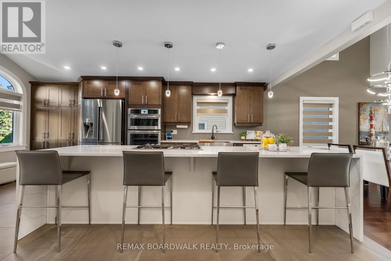 Extra large island for entertaining