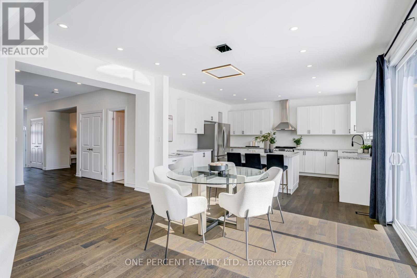 1093 COLE STREET - 13