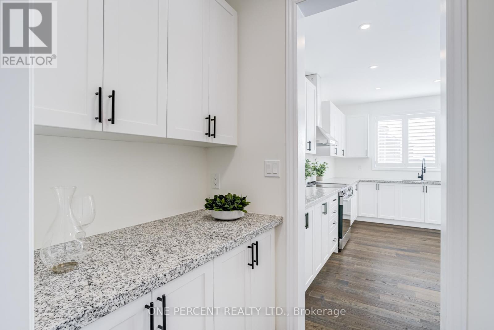 1093 COLE STREET - 19