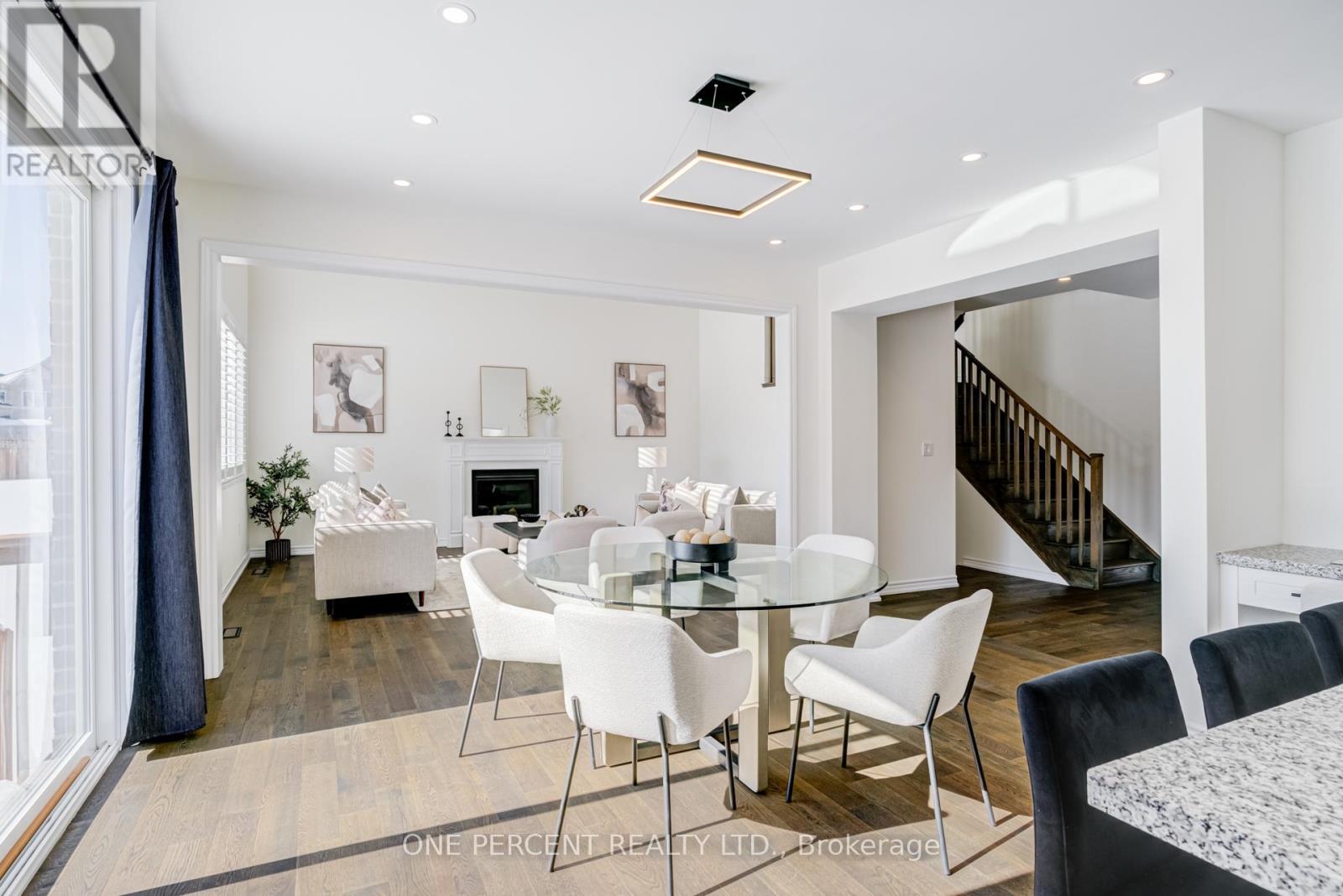 1093 COLE STREET - 20