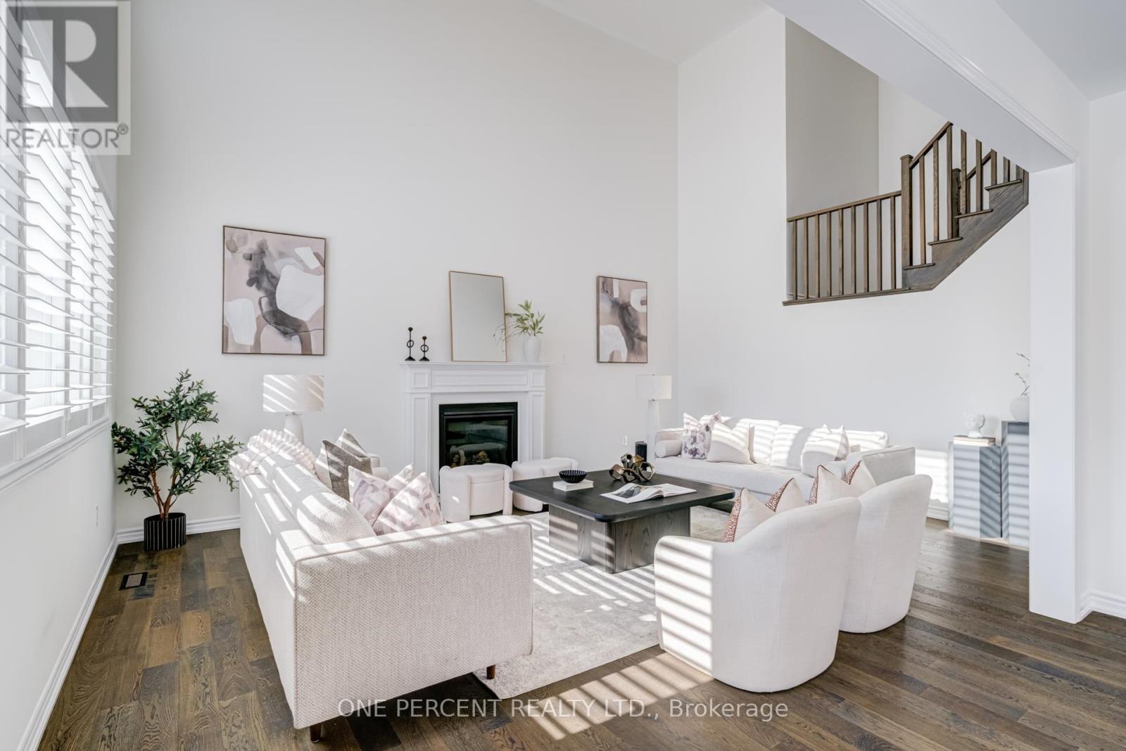 1093 COLE STREET - 21