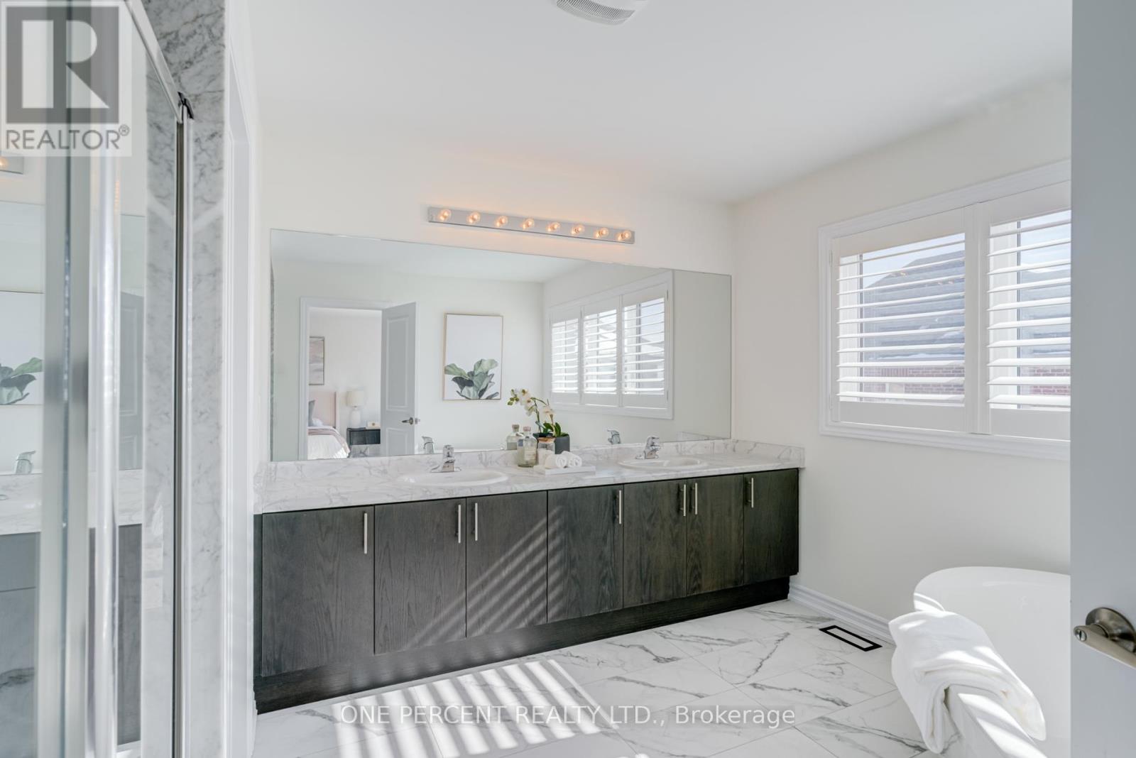 1093 COLE STREET - 31