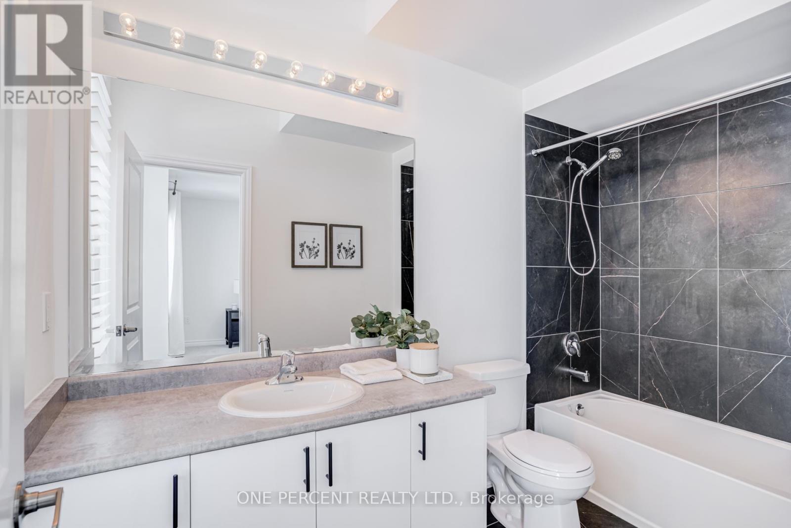 1093 COLE STREET - 35
