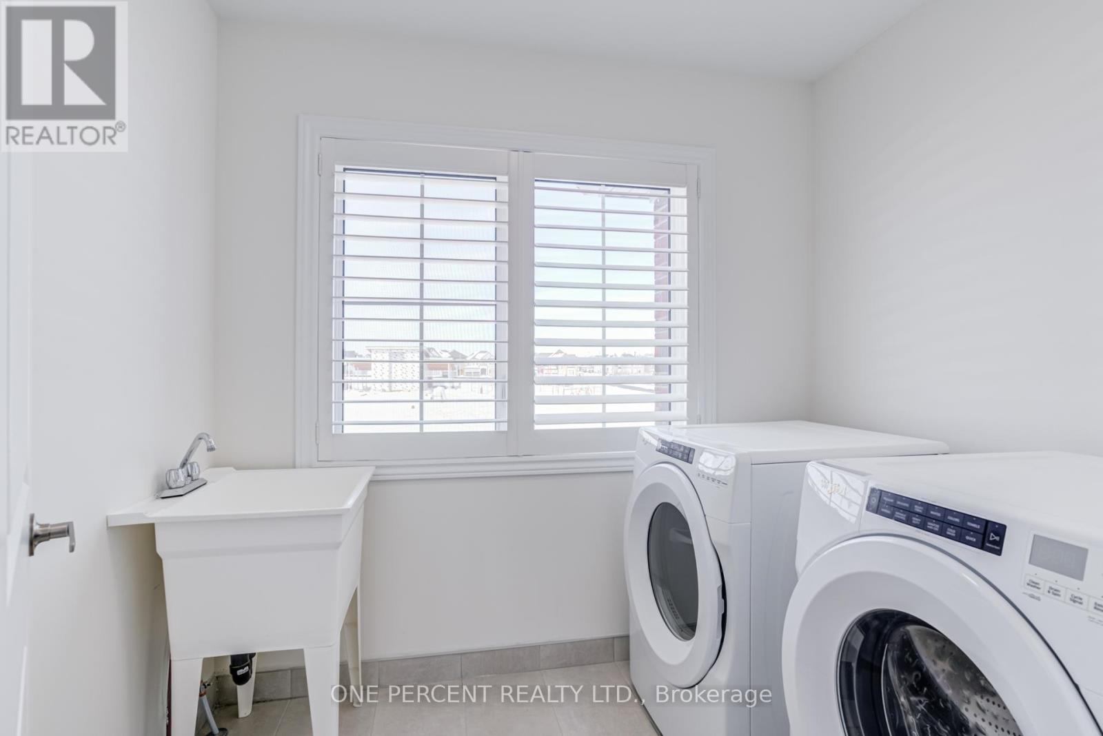 1093 COLE STREET - 41