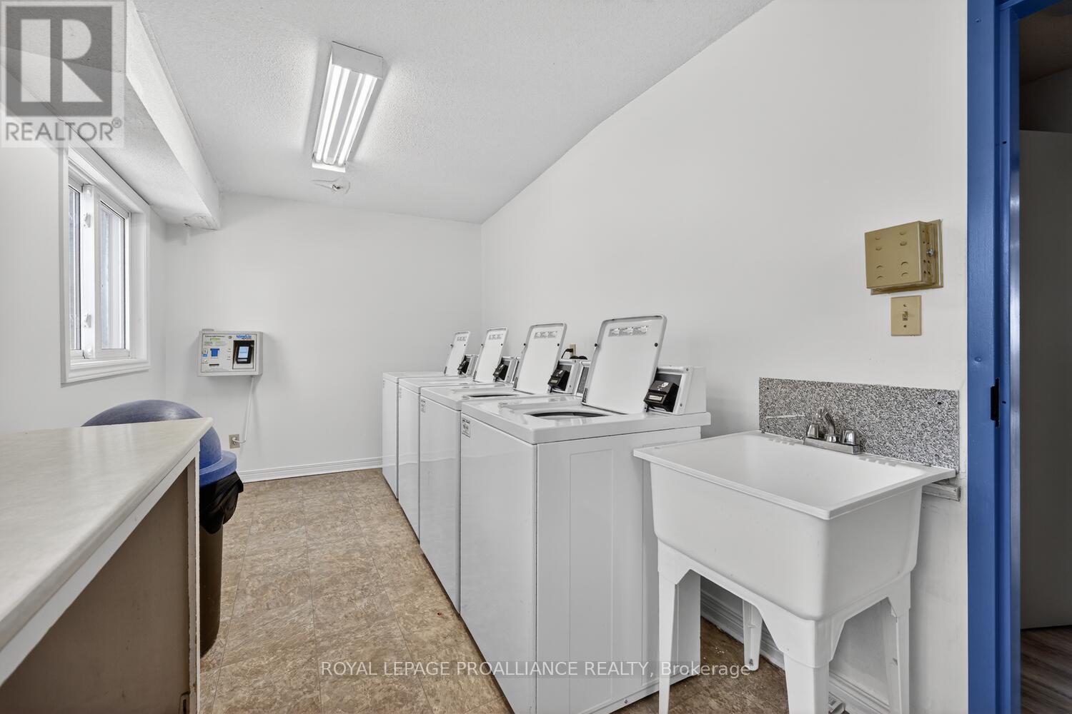 #205 820 LAURIER BOULEVARD - 26