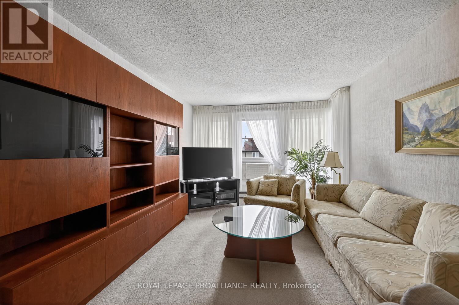 #205 820 LAURIER BOULEVARD - 22