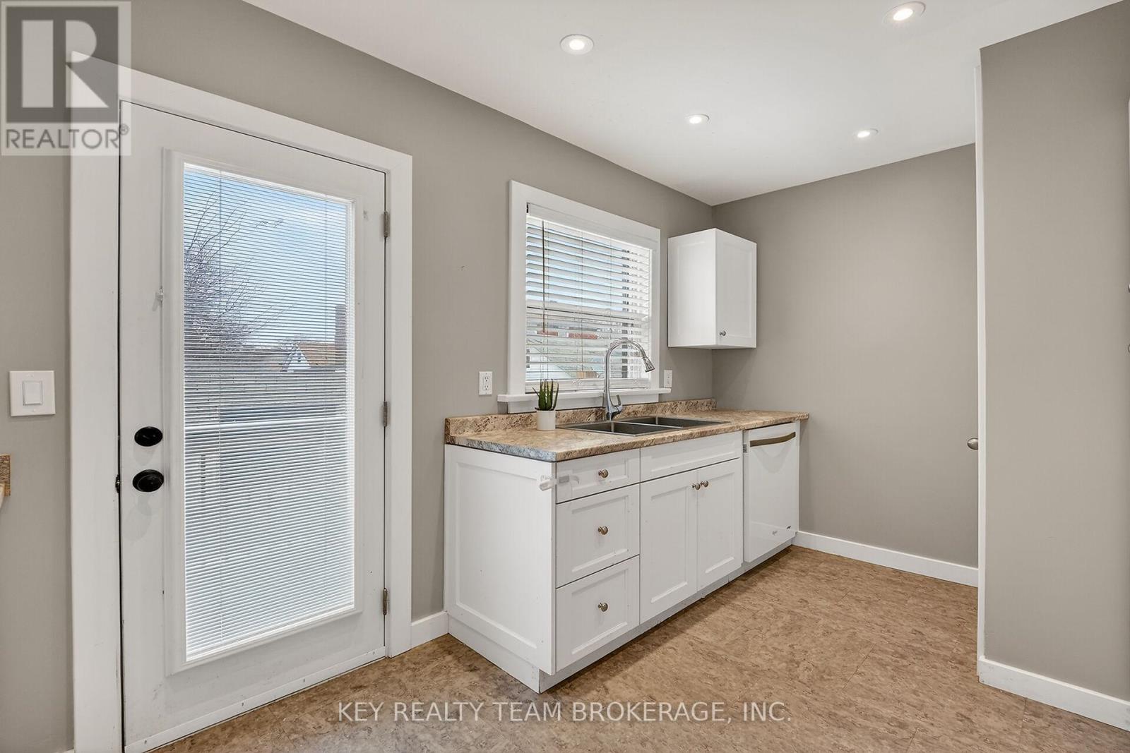 5169 BRIDGE STREET - 7