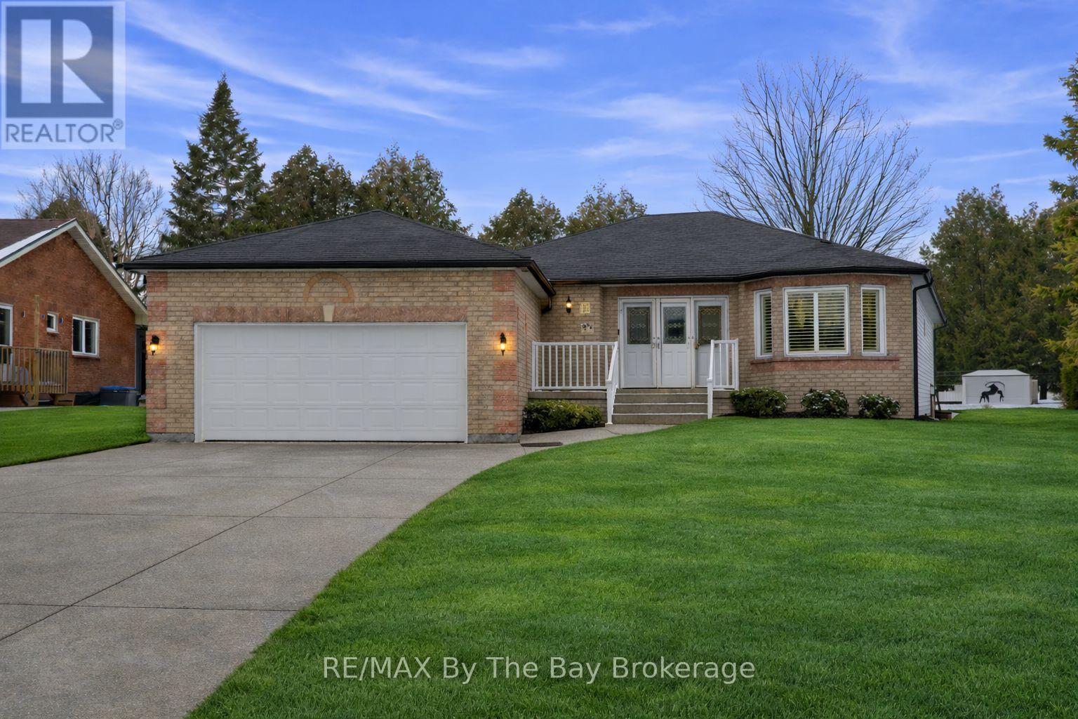22 BRITTON COURT,Wasaga Beach,,