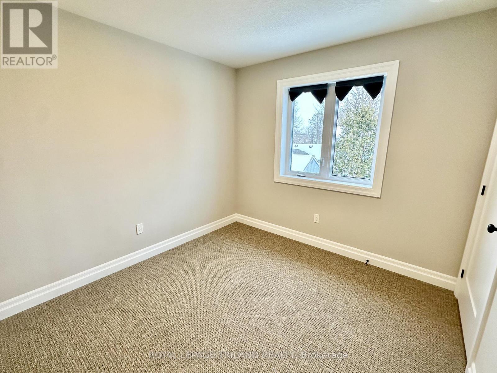 79 HICKORY LANE Property Photo