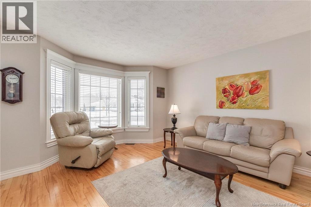 32 VANESSA COURT - 35